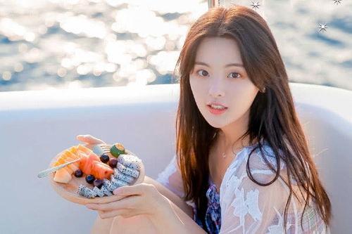 娱乐圈爆料姐杨超越,娱乐圈爆料姐的璀璨星途