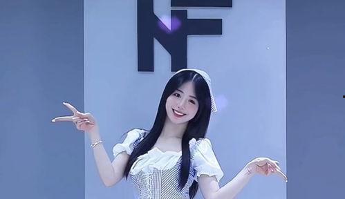 吃瓜学妹御姐视频,视频揭秘时尚潮流新风向