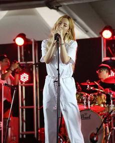 吃瓜某音女rapper,揭秘网络红人的崛起之路