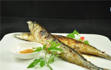 韩国明星吃秋刀鱼,美味与时尚的完美邂逅